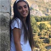 Estudiante de arquitectura imparte clase a estudiantes de todas las edades